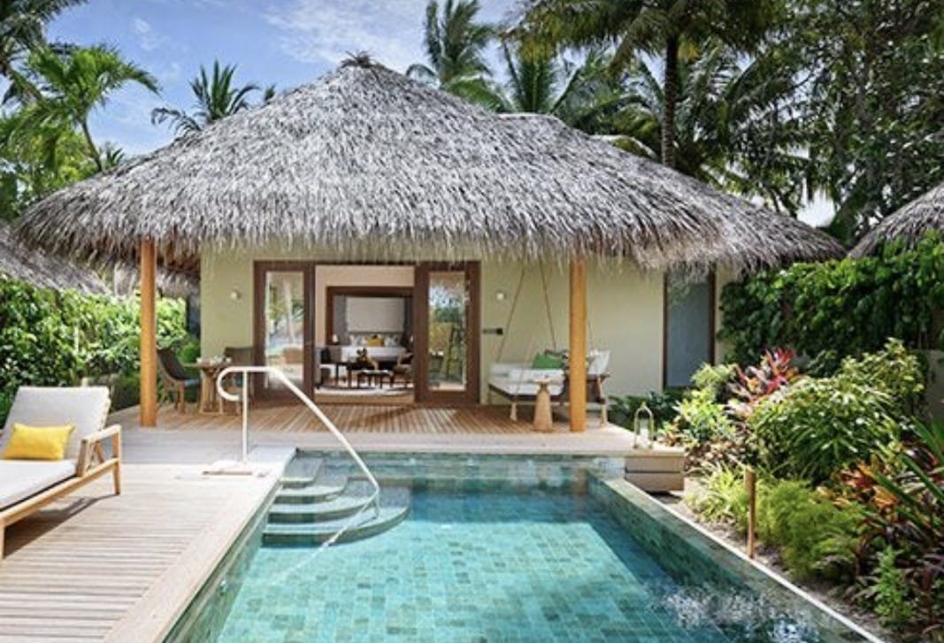 Bungalow avec piscine privée sous les palmiers
