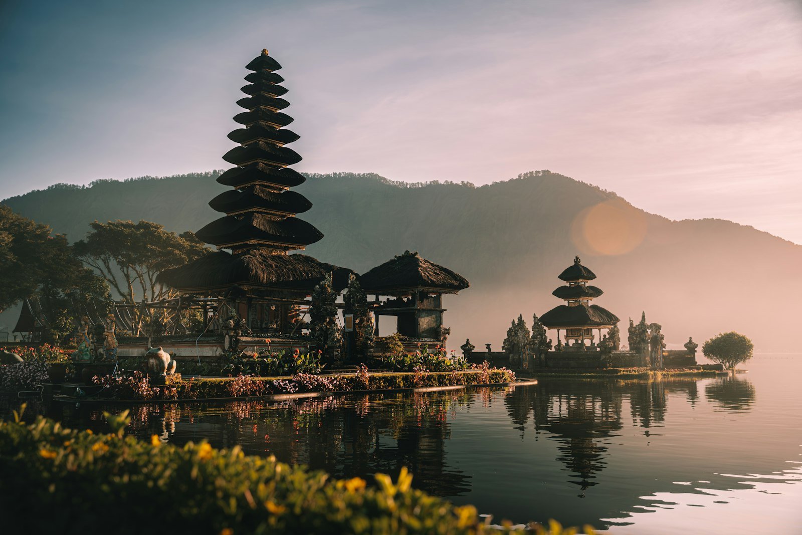 Temple Ulun Danu Bratan au lever du jour